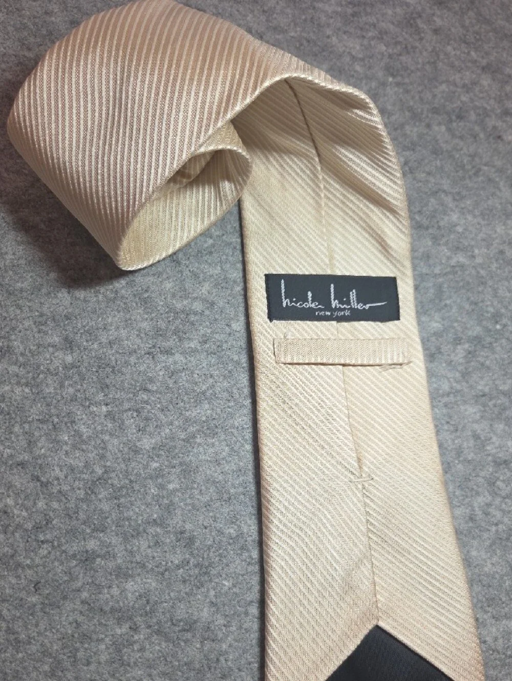 Nicole Miller Men's Light Champagne Textured Striped 100% Silk Tie 4x57.5